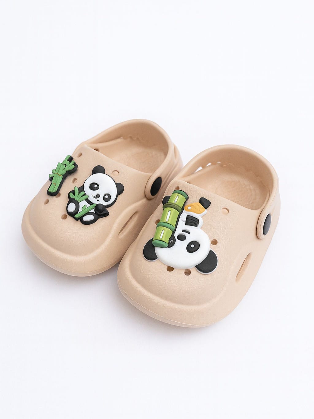 کراکس بچگانه ارزان طرح پاندا 5 کراکس بچگانه ارزان طرح پاندا رنگ کرم – سبک و نرم مناسب سایز ۲۲ تا ۲۹